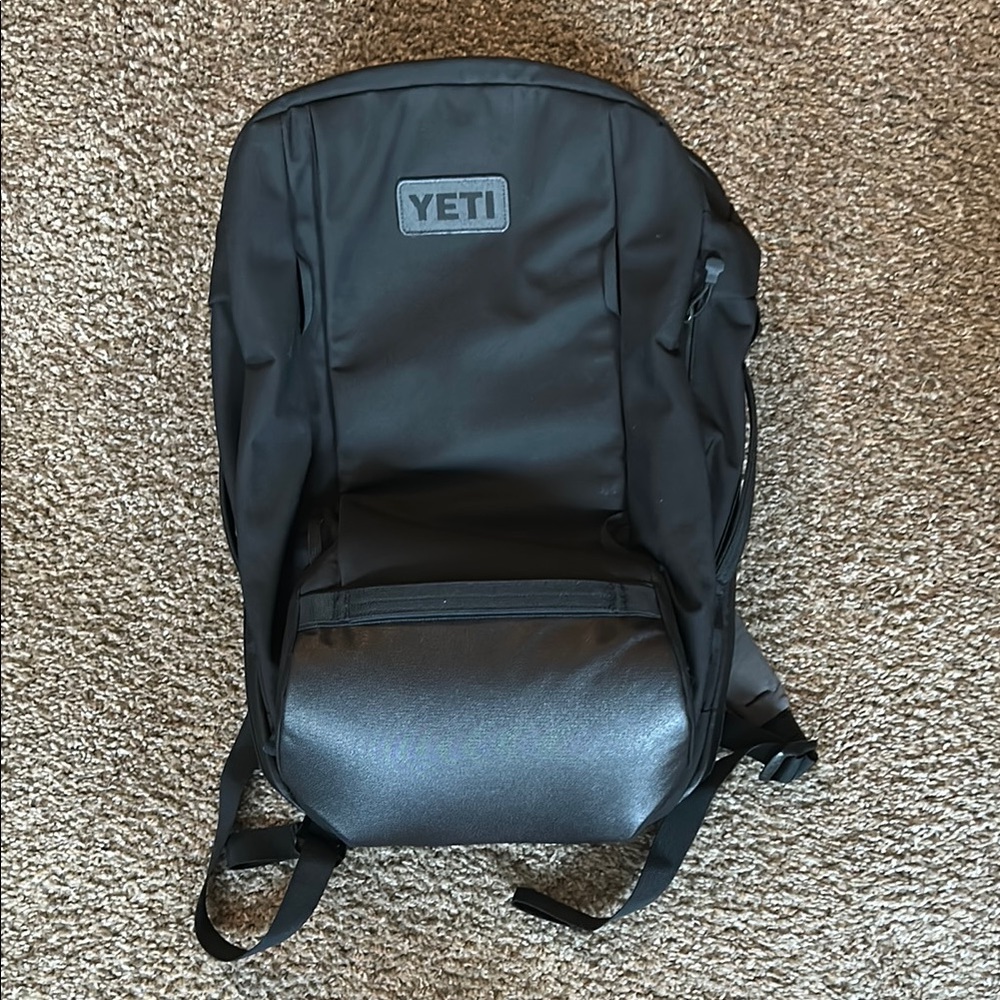 Yeti Crossroads 35L Weather-Resistant